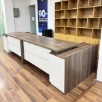 Bàn Giám Đốc Góc L Gỗ Nâu Phối Trắng Sang Trọng Tinh Tế - BGD142