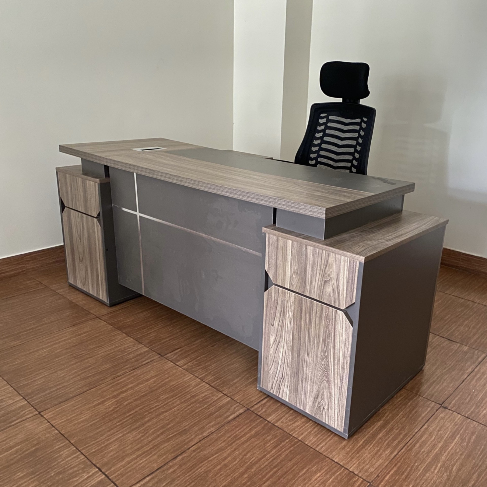 Bàn Giám Đốc Góc L 2 Hộc - BGĐ56