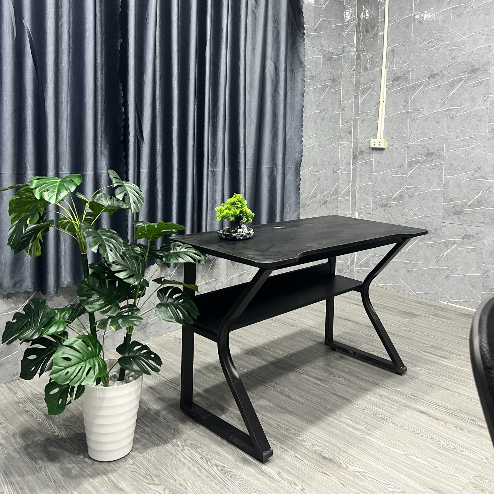 Bàn Văn Phòng Gaming Chân K Uốn Có Kệ - BLV102