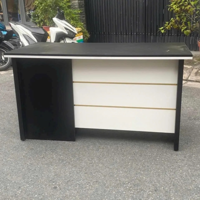 Bàn Giám Đốc Sọc Chỉ Ngang Hiện Đại - BGĐ72