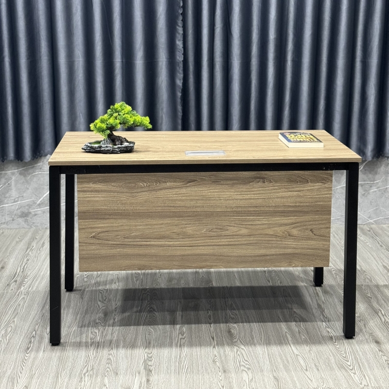 Bàn Văn Phòng Chân Sắt Có Yếm Che Lửng - BLV101